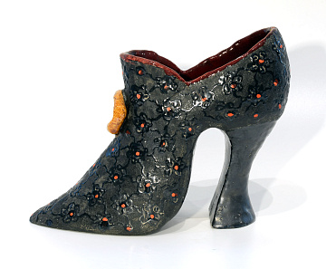 «Жіночий черевик», 2000-і